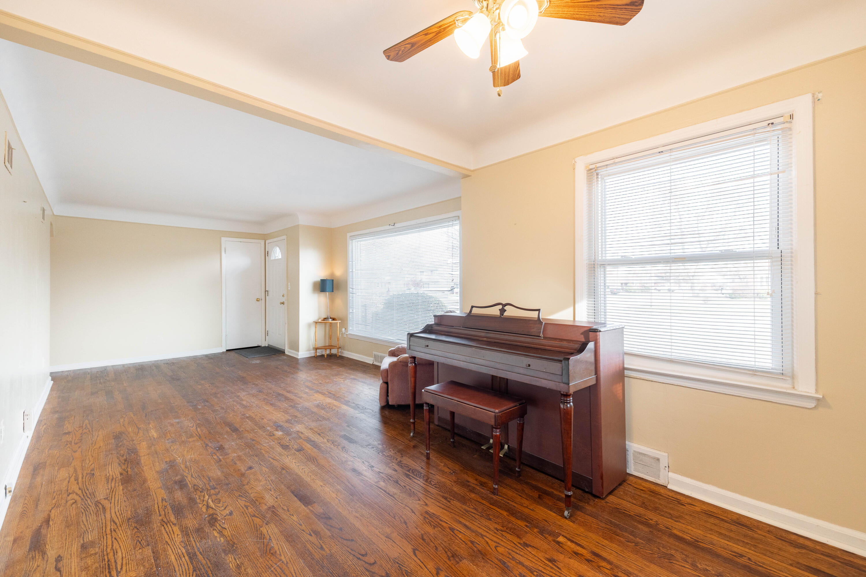 14420 Trenton Road Southgate, MI 48195 - Photo 6 of 29 14420 Trenton Rd, Southgate (6 of 29)