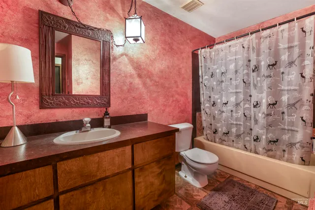 $450,000 | 2515 East 3700 North, Twin Falls, ID 83301