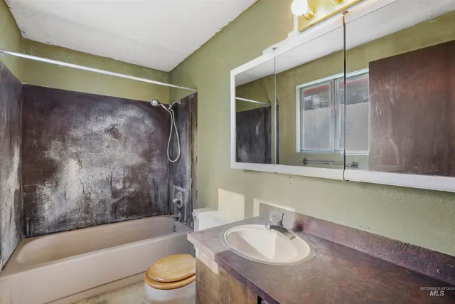 $450,000 | 2515 East 3700 North, Twin Falls, ID 83301