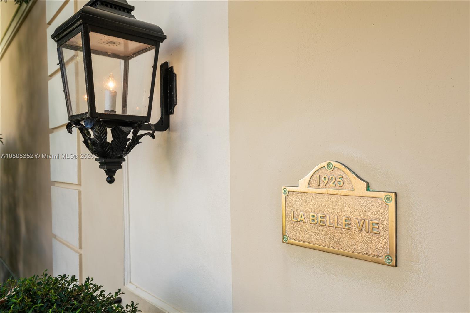 1030 Hardee Road Coral Gables, FL 33146 - Photo 53 of 55 a view of a entryway