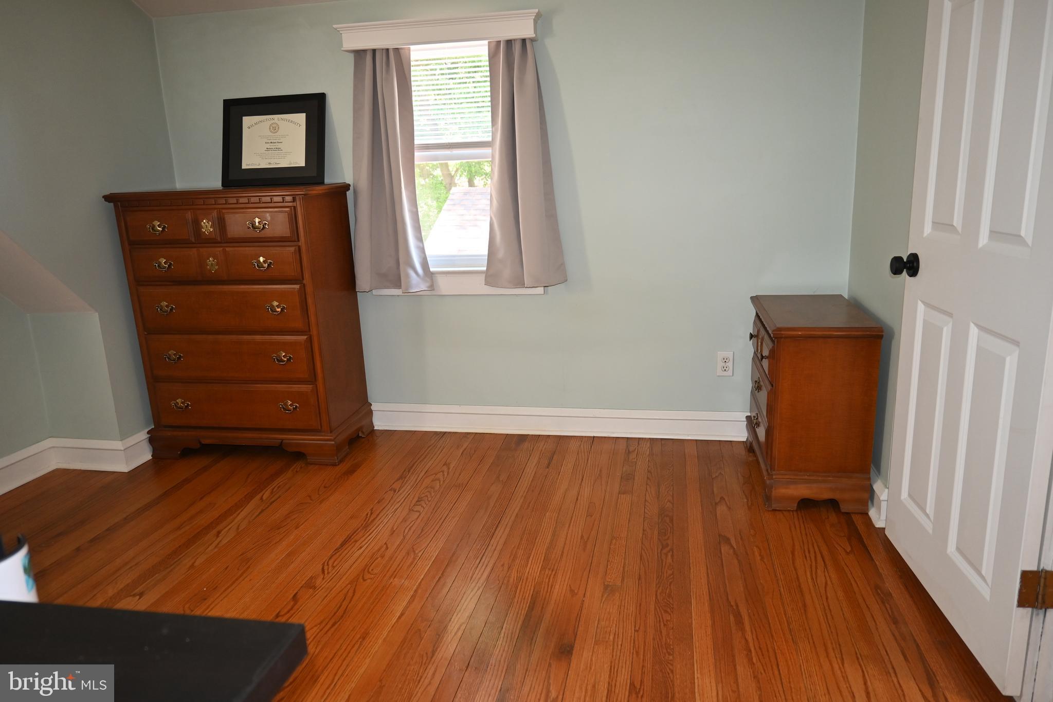300 Orchard Road Springfield, PA 19064 - Photo 31 of 42 an empty room with windows and closet