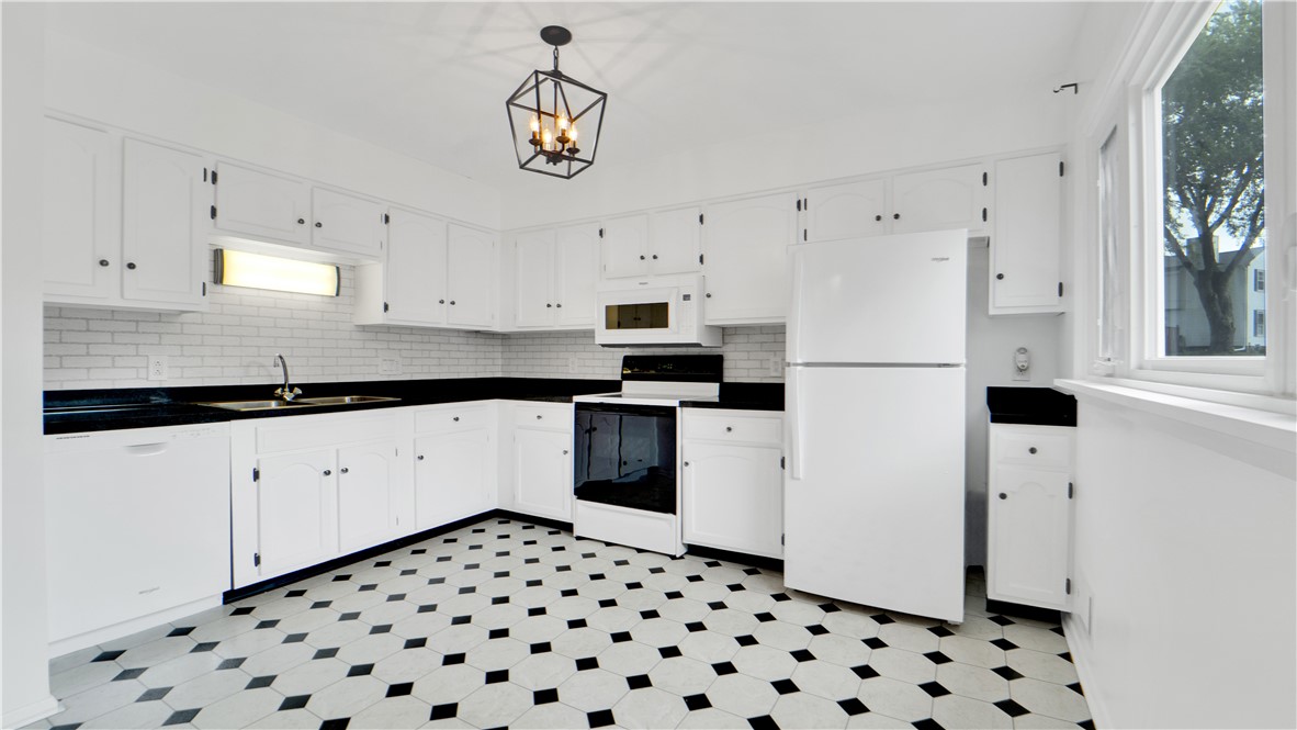 37 Blue Ridge Road Penfield, NY 14526 - Photo 18 of 43