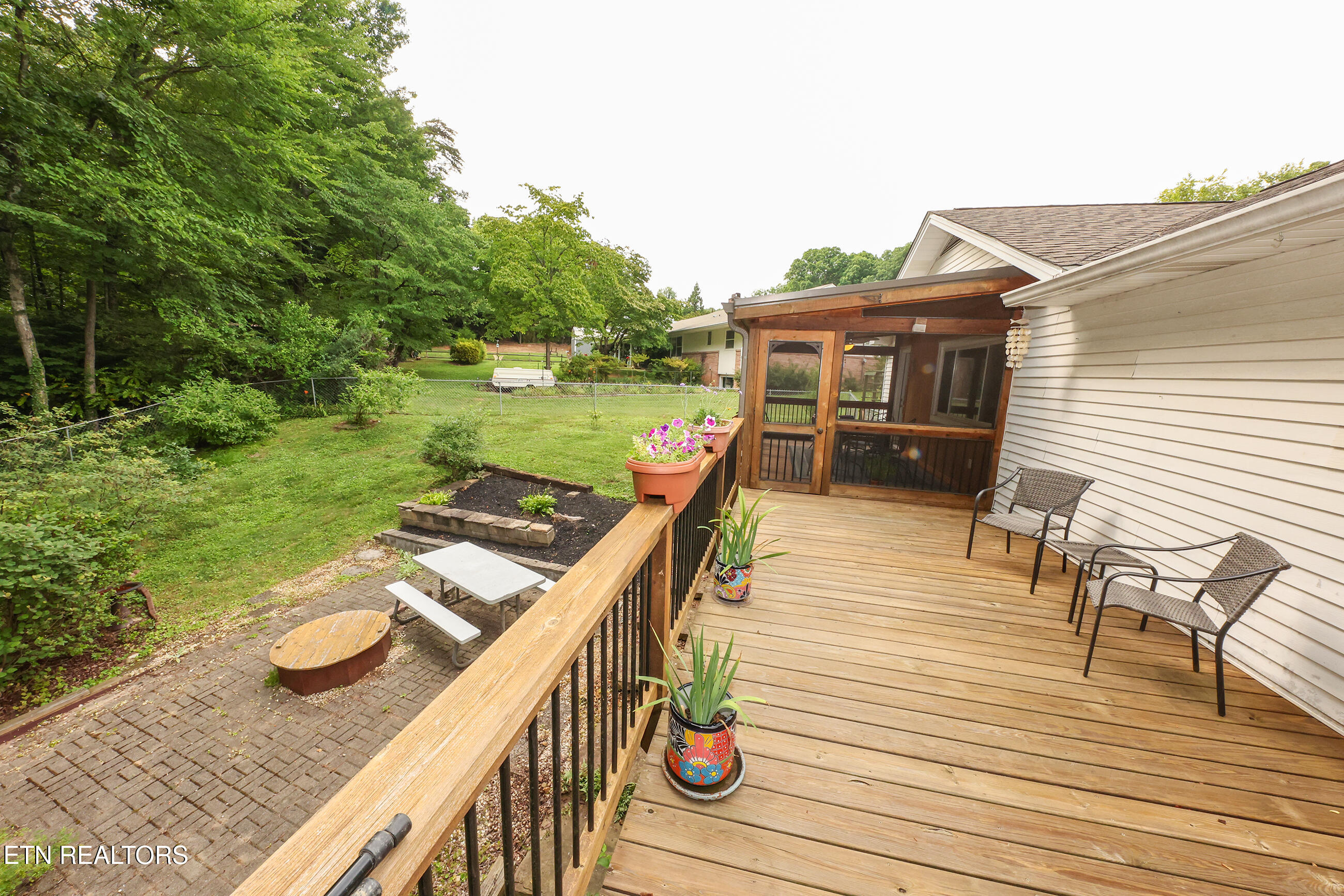 117 Tabor Road Oak Ridge, TN 37830 - Photo 35 of 50 117 deck 2