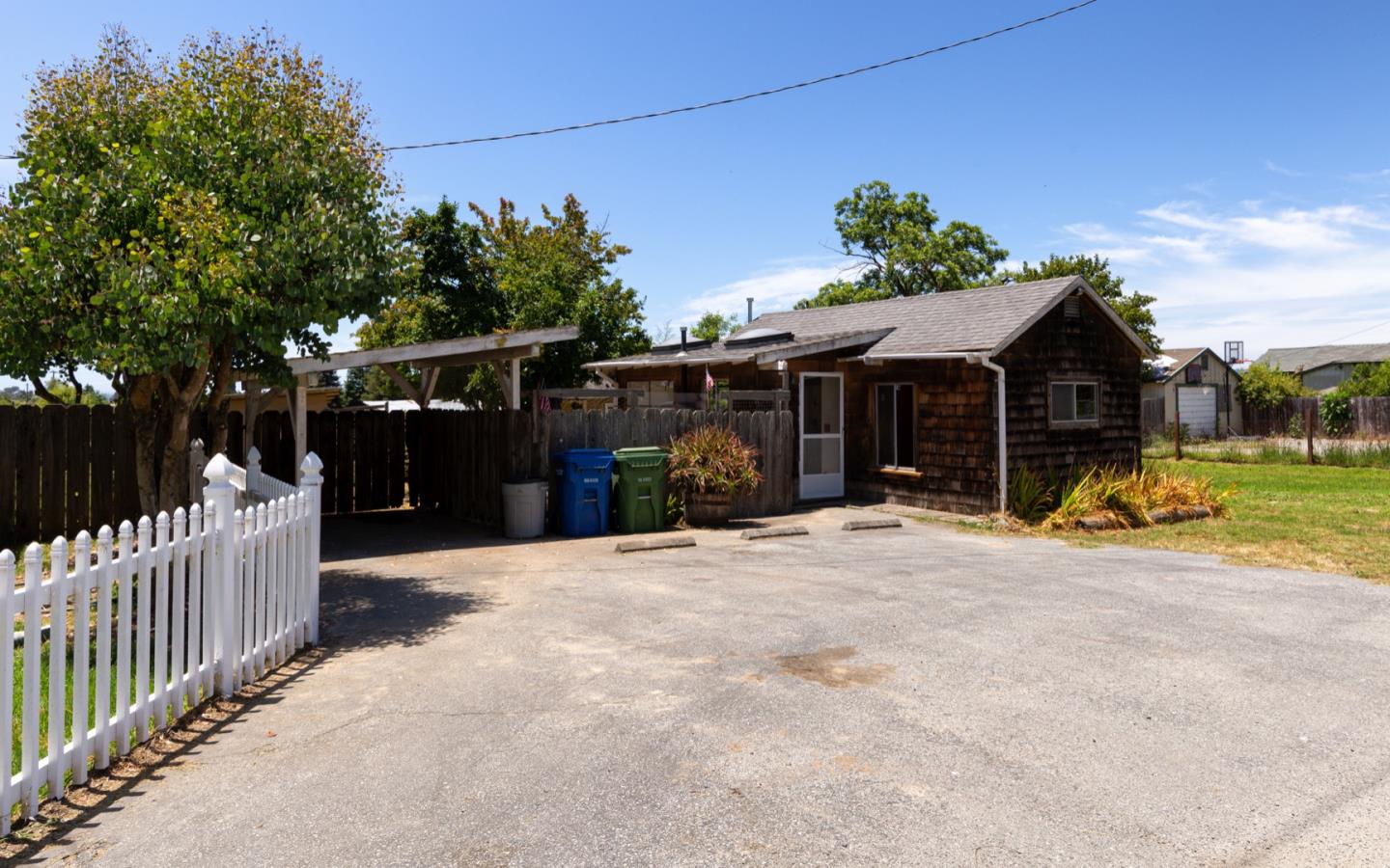 11 Heiner Road Watsonville, CA 95076 - Photo 20 of 21 a front view of a house with a garden
