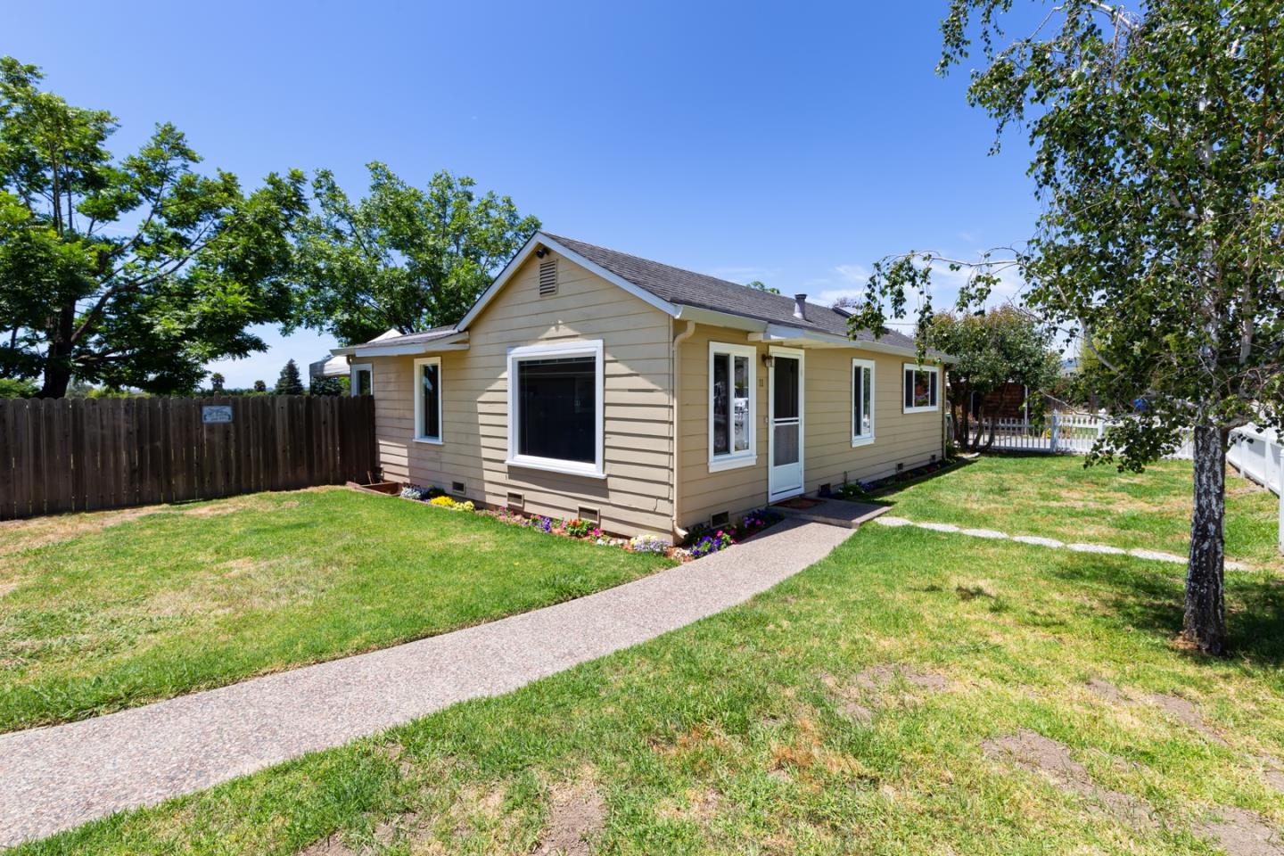11 Heiner Road Watsonville, CA 95076 - Photo 5 of 21 a front view of house with yard and green space