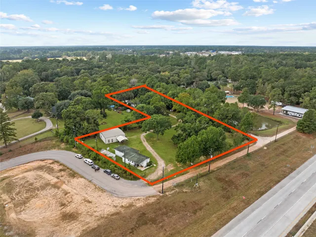 a view of a tennis court