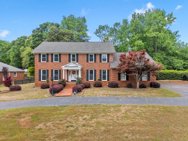 $464,500 | 410 Thornhill Drive, Spartanburg, SC 29301
