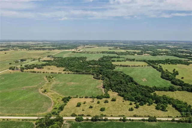 $329,000 | Delaware Road, Pomona, KS 66076