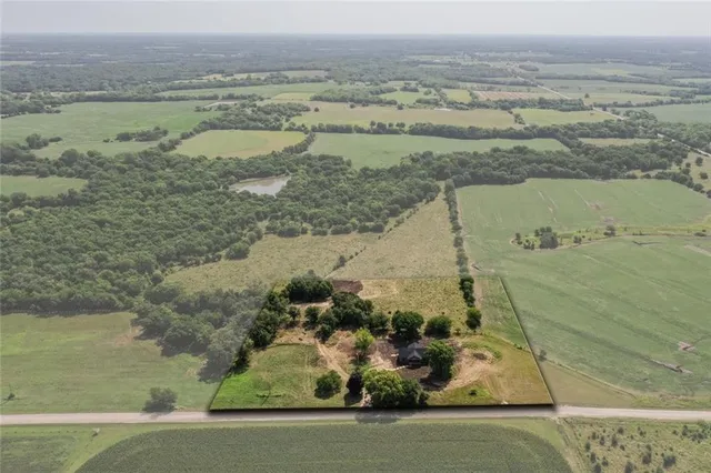 $329,000 | Delaware Road, Pomona, KS 66076