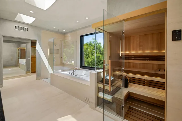 a view of an entryway with a livingroom