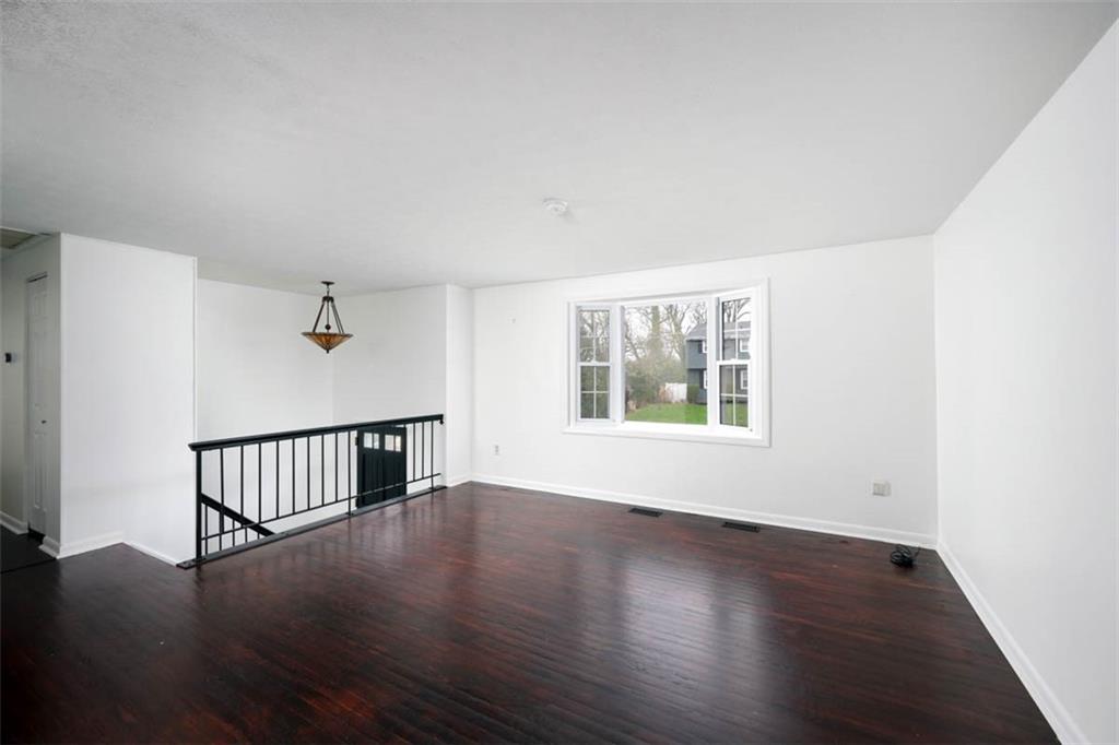 577 Surfside Drive Pittsburgh, PA 15239 - Photo 11 of 30 Large living room area with loads of light!