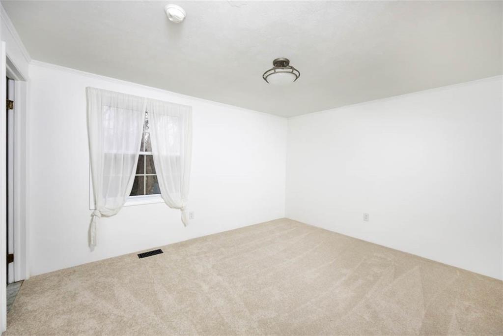 577 Surfside Drive Pittsburgh, PA 15239 - Photo 13 of 30 Owner's suite with bath