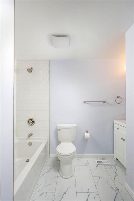 577 Surfside Drive Pittsburgh, PA 15239 - Photo 19 of 30 Full hall bath