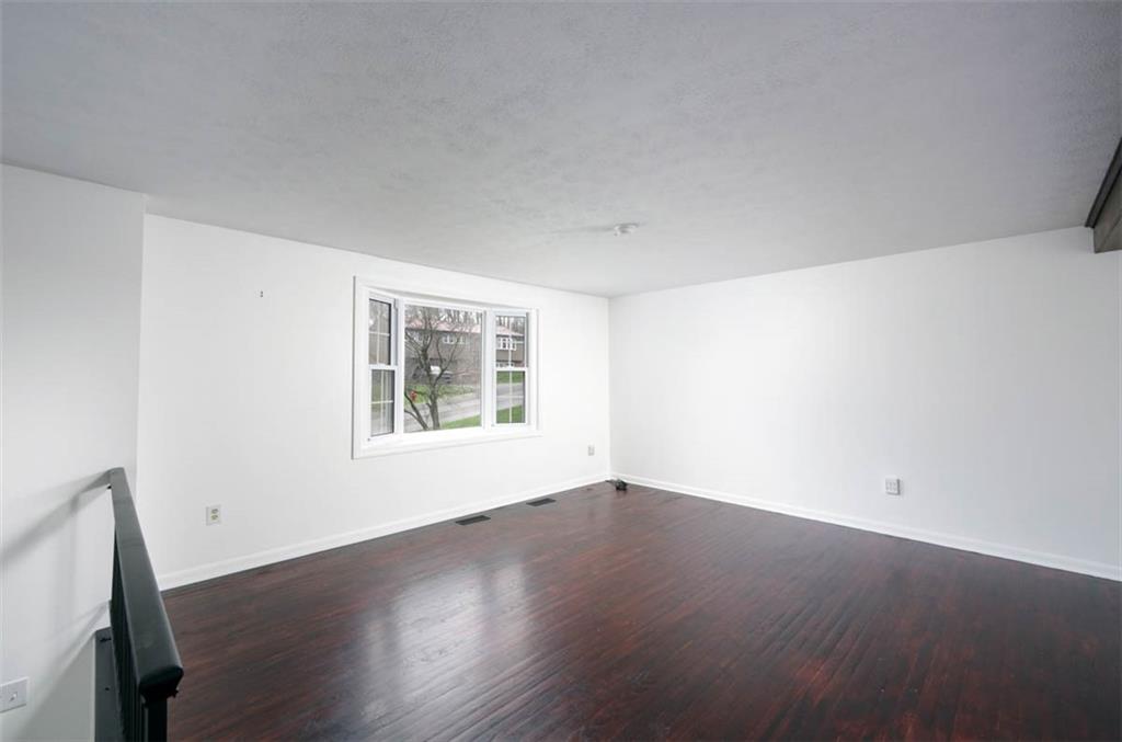 577 Surfside Drive Pittsburgh, PA 15239 - Photo 3 of 30 Looking to the front