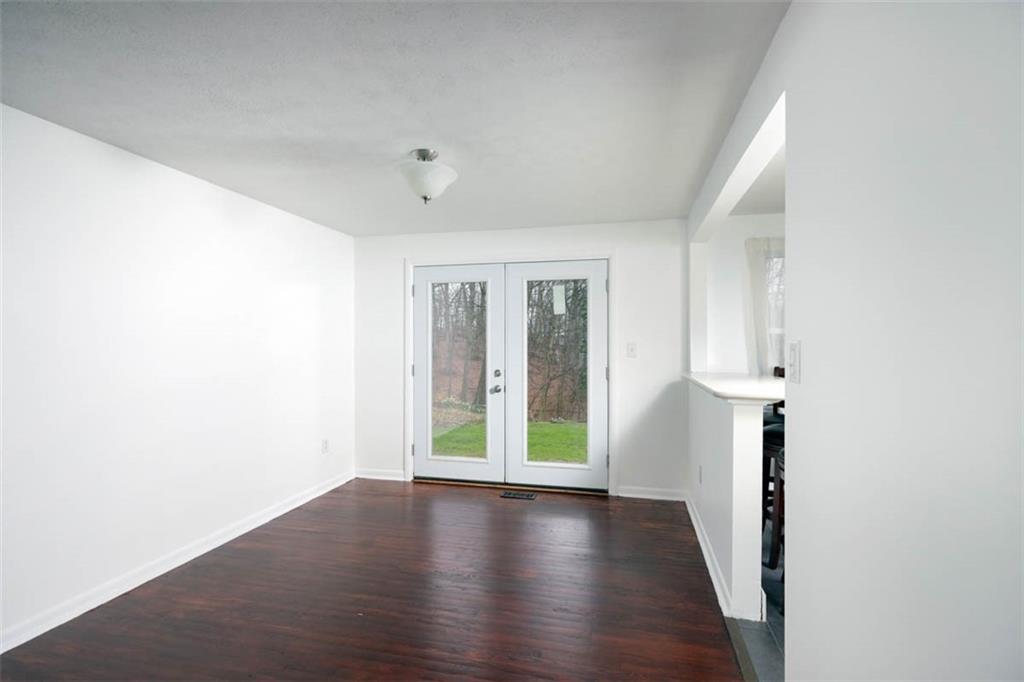 577 Surfside Drive Pittsburgh, PA 15239 - Photo 5 of 30 Another view of dining room