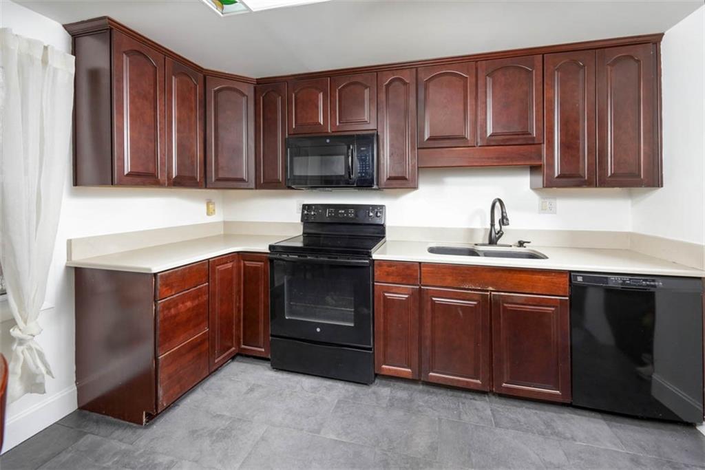 577 Surfside Drive Pittsburgh, PA 15239 - Photo 7 of 30 Good storage space in kitchen!