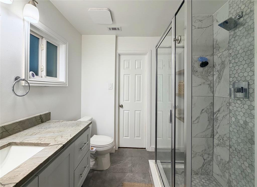 2931 Ivandell Avenue Dallas, TX 75211 - Photo 8 of 13