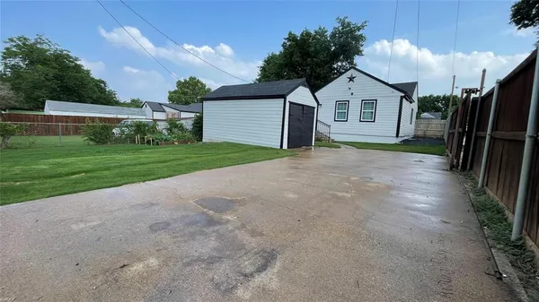 $2,400 | 2931 Ivandell Avenue, Dallas, TX 75211