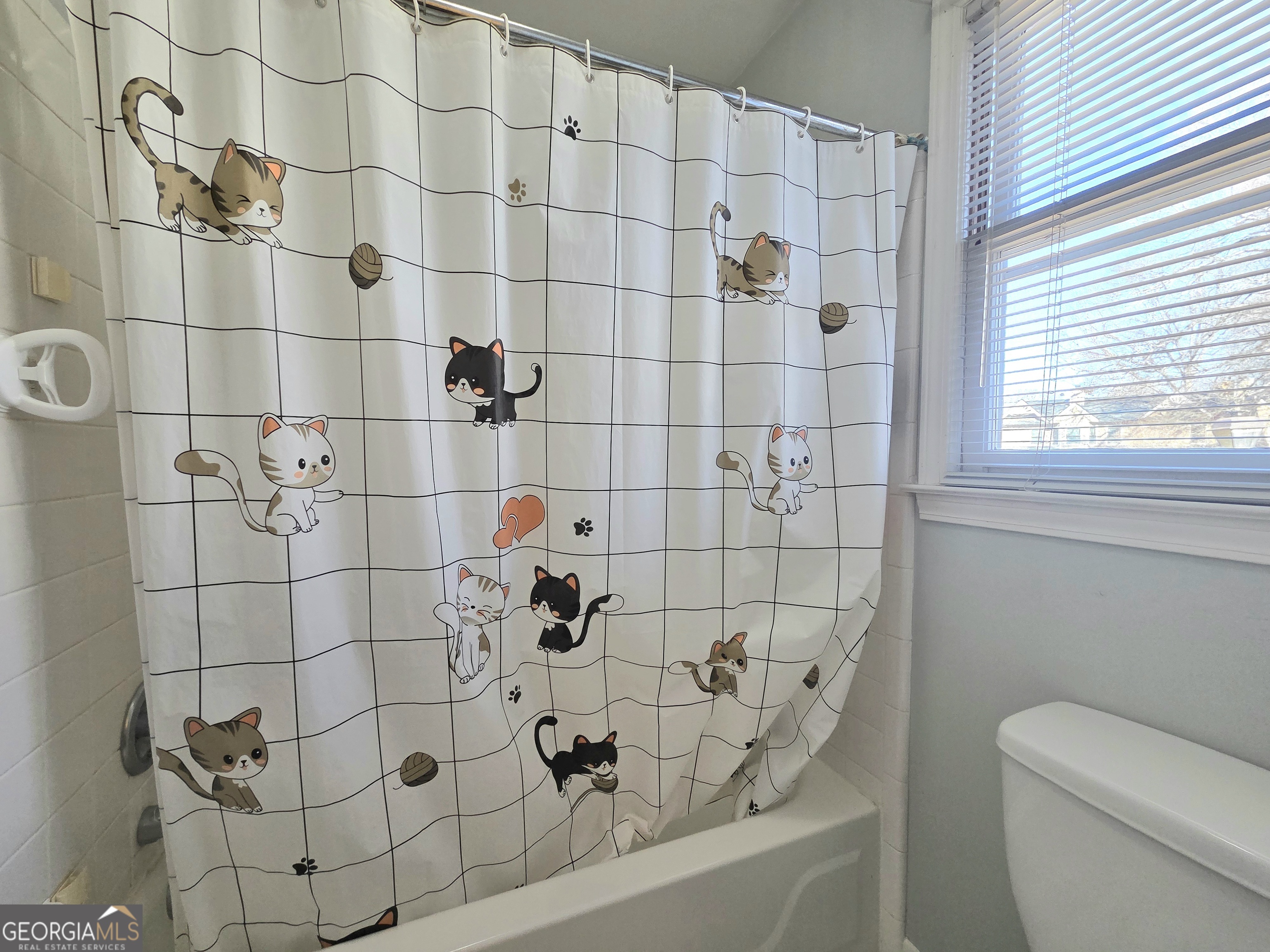 1426 Cambridge Common Decatur, GA 30033 - Photo 38 of 51 a bathroom with a bathtub and window