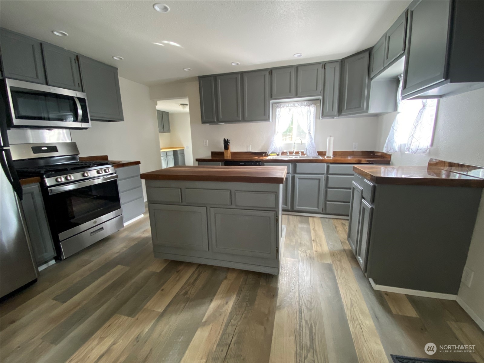 4630 Southeast Horstman Road Port Orchard, WA 98366 - Photo 7 of 40 Gallery Image 7