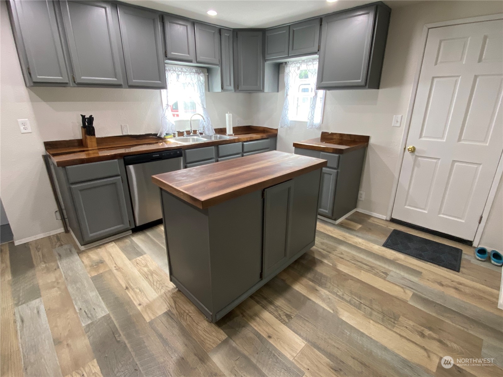 4630 Southeast Horstman Road Port Orchard, WA 98366 - Photo 9 of 40 Gallery Image 9