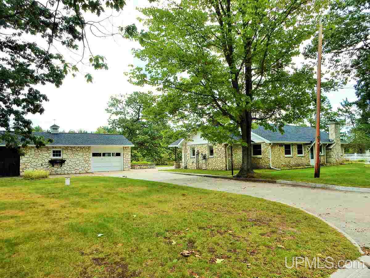 924 North Co Road Manistique, MI 49854 - Photo 3 of 32