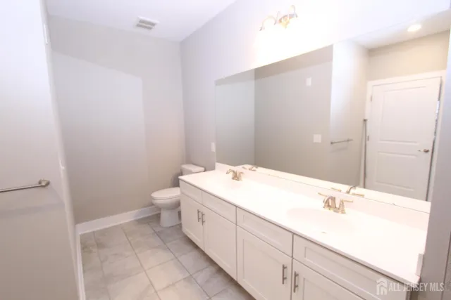 a view of utility room with dryer and washer