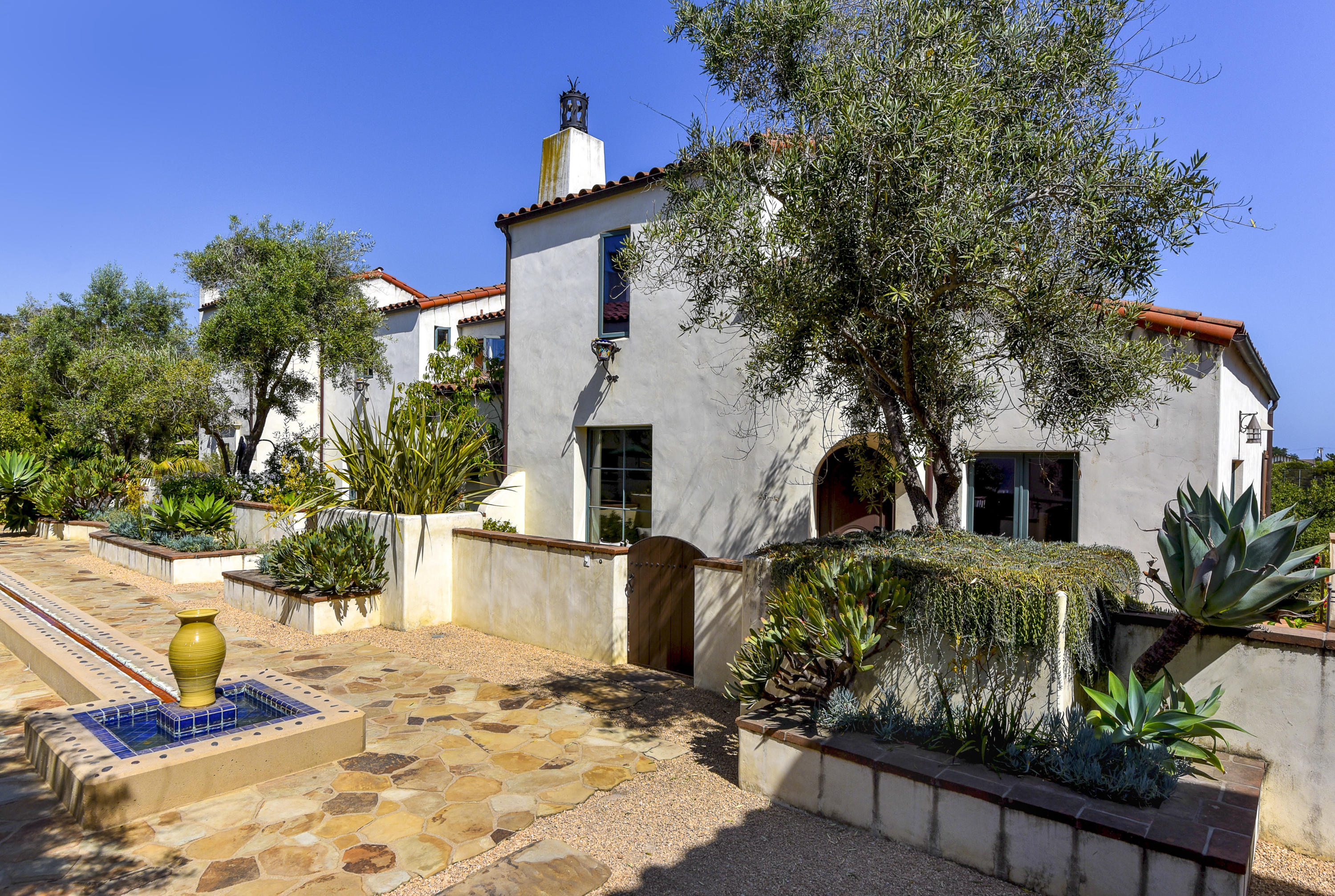 1011 Rinconada Road, Unit F Santa Barbara, CA 93101 - Photo 4 of 12 4. DSC_7729