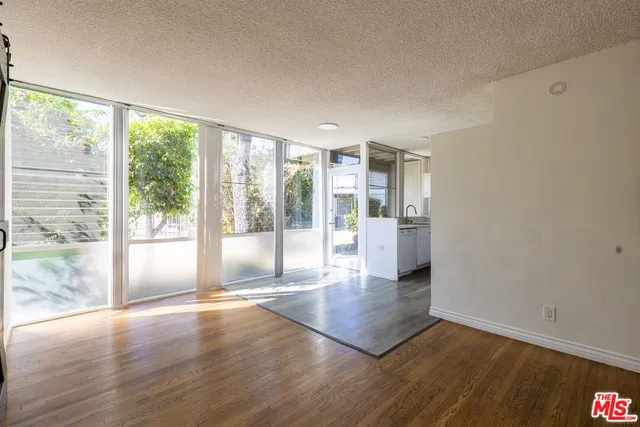 $3,150 | 3330 South Sepulveda Boulevard, Unit 21, Los Angeles, CA 90034