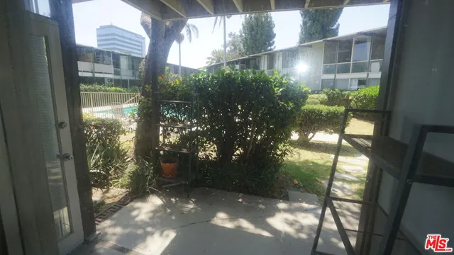 $3,150 | 3330 South Sepulveda Boulevard, Unit 21, Los Angeles, CA 90034