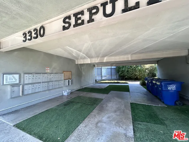 $3,150 | 3330 South Sepulveda Boulevard, Unit 21, Los Angeles, CA 90034