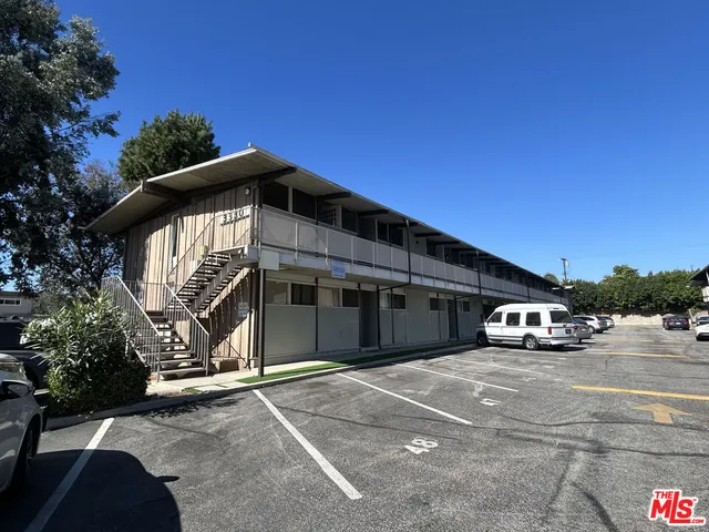 $3,150 | 3330 South Sepulveda Boulevard, Unit 21, Los Angeles, CA 90034