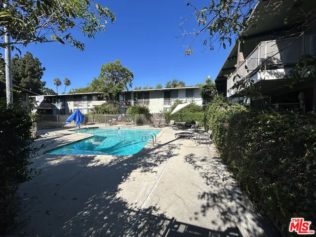 $3,150 | 3330 South Sepulveda Boulevard, Unit 21, Los Angeles, CA 90034