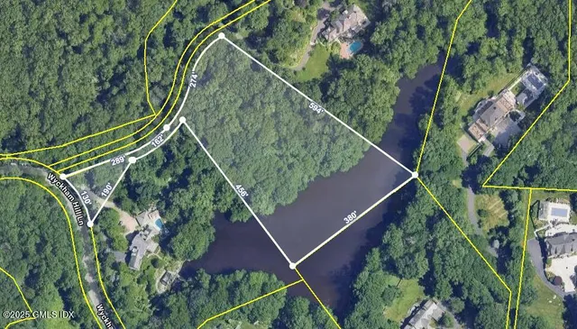 a view of a lake with houses