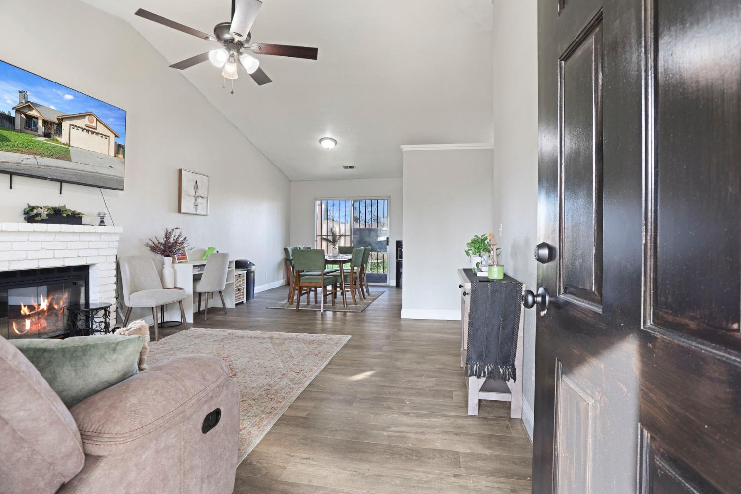 2701 Maplewood Street Stockton, CA 95210 - Photo 5 of 22