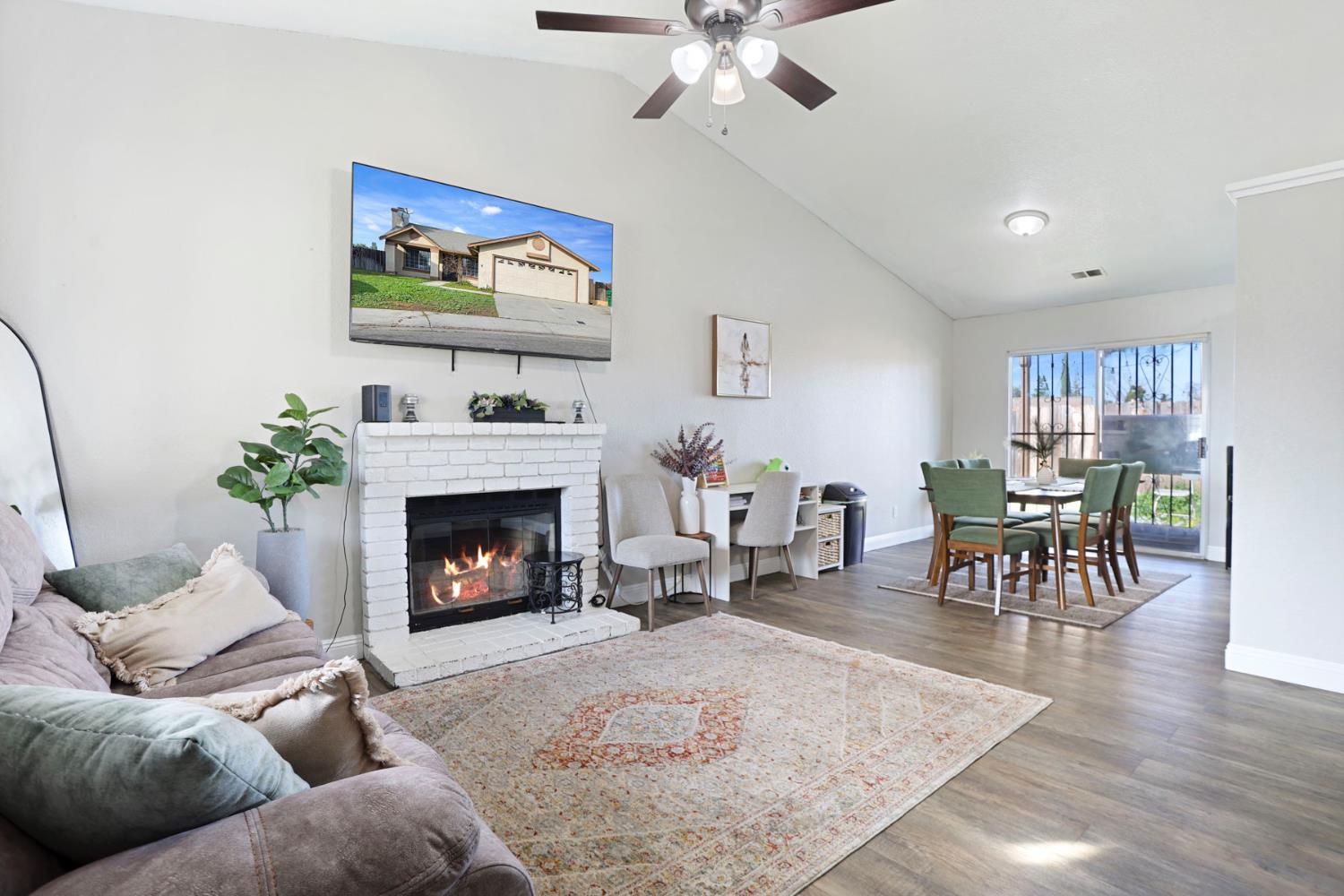 2701 Maplewood Street Stockton, CA 95210 - Photo 6 of 22