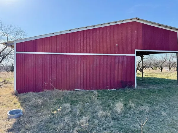 a view of backyard with tub