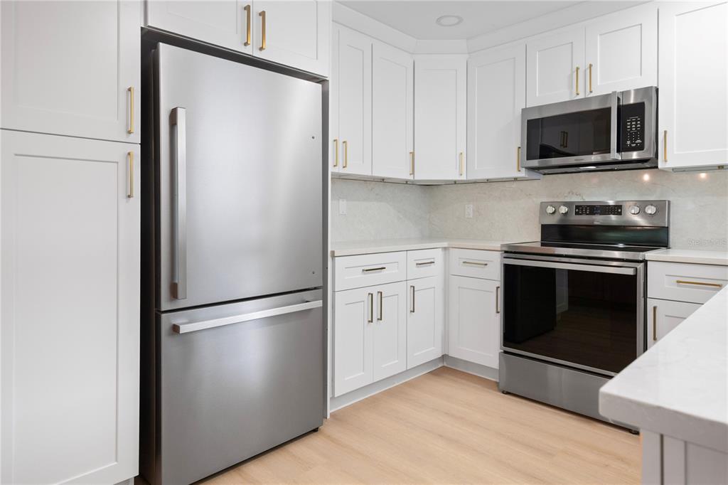1501 Druid Isle Road Maitland, FL 32751 - Photo 20 of 54 a kitchen with stainless steel appliances a refrigerator stove and microwave