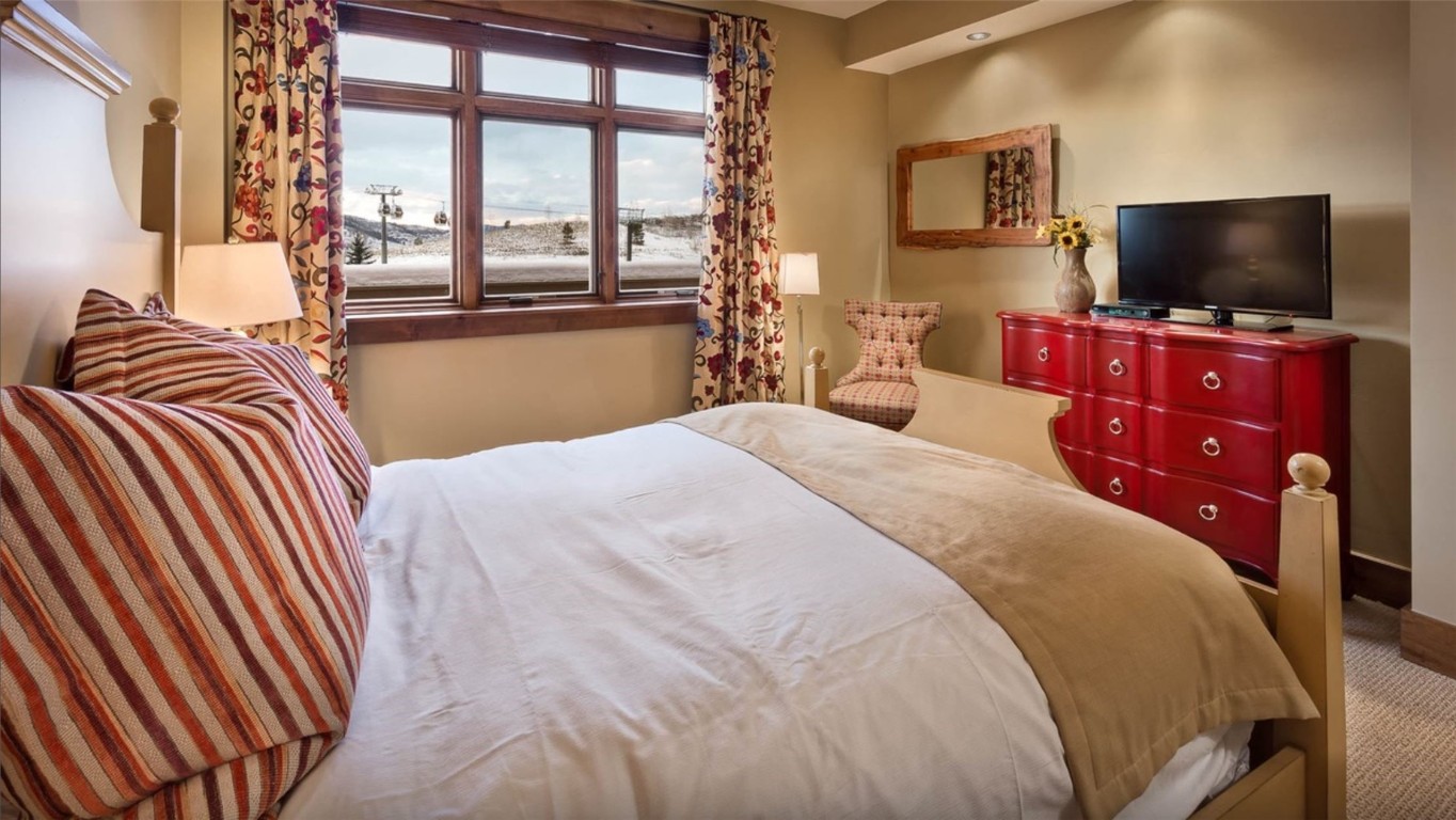 2250 Apres Ski Way, Unit R702 Steamboat Springs, CO 80487 - Photo 22 of 45 Queen suite