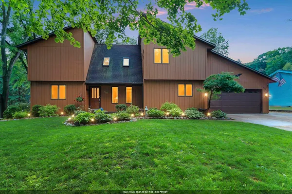 $349,900 | 516 East Eagle Terrace, Green Bay, WI 54313