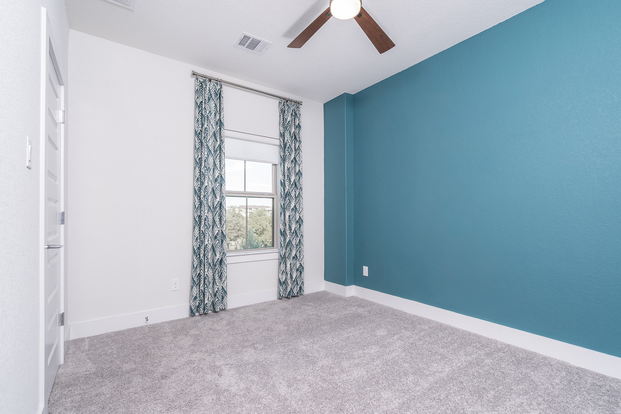 120 Diamondback Drive Georgetown, TX 78628 - Photo 34 of 39 an empty room with windows