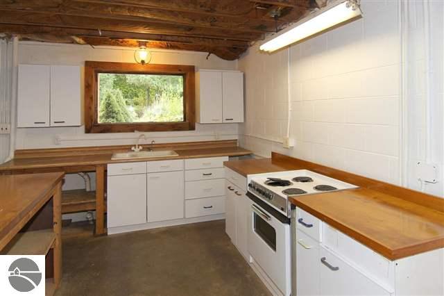 1336 Hammer Road West Kingsley, MI 49649 - Photo 15 of 16 1739131-14.JPG