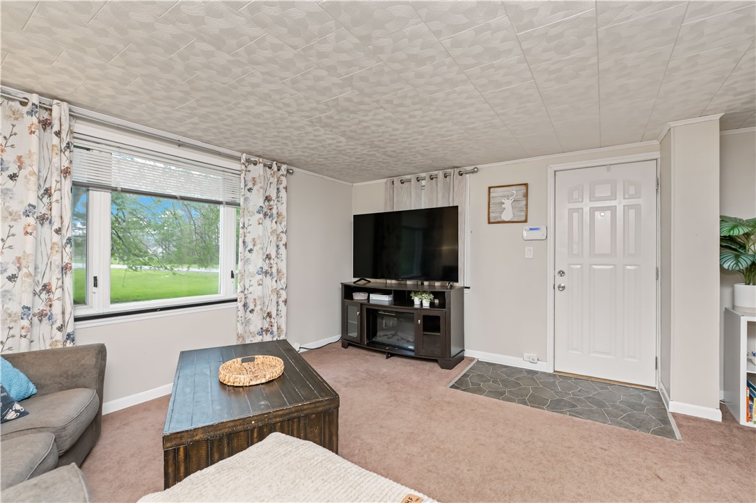 14404 Lime Kiln Road Barre, NY 14411 - Photo 3 of 40 Living Room
