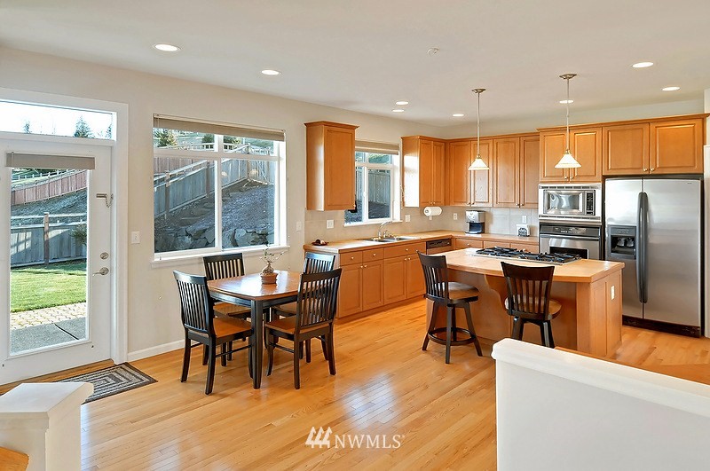 16634 164th Avenue Southeast Renton, WA 98058 - Photo 5 of 15 Gallery Image 5