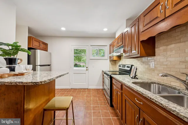 $599,900 | 6206 Yosemite Drive, Alexandria, VA 22312