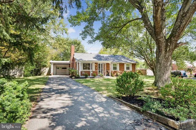 $599,900 | 6206 Yosemite Drive, Alexandria, VA 22312