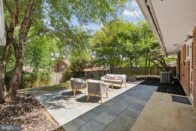 $599,900 | 6206 Yosemite Drive, Alexandria, VA 22312