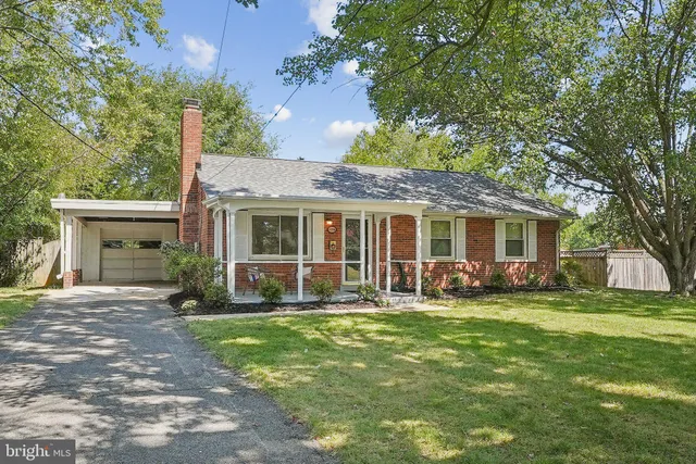 $599,900 | 6206 Yosemite Drive, Alexandria, VA 22312