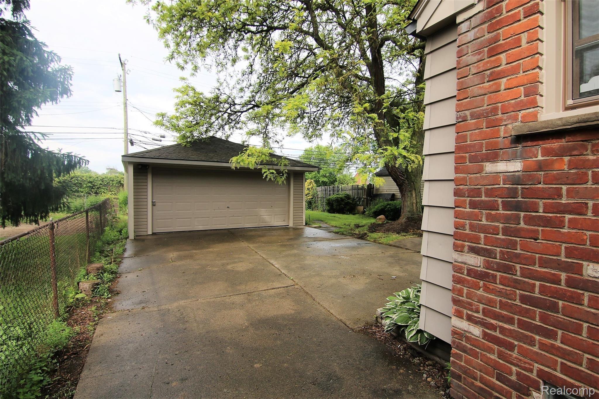 738 Sherbourne Street Inkster, MI 48141 - Photo 3 of 22 738 Sherbourne Neal El-Sayed (6).JPG