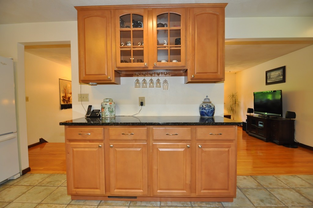 33 Selfridge Road Bedford, MA 01730 - Photo 8 of 29